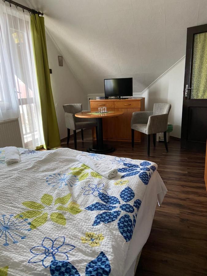 Teke Panzió Bed & Breakfast Kormend Bagian luar foto