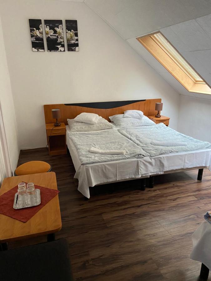 Teke Panzió Bed & Breakfast Kormend Bagian luar foto
